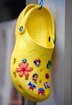 yellow crocs with charms Online 
